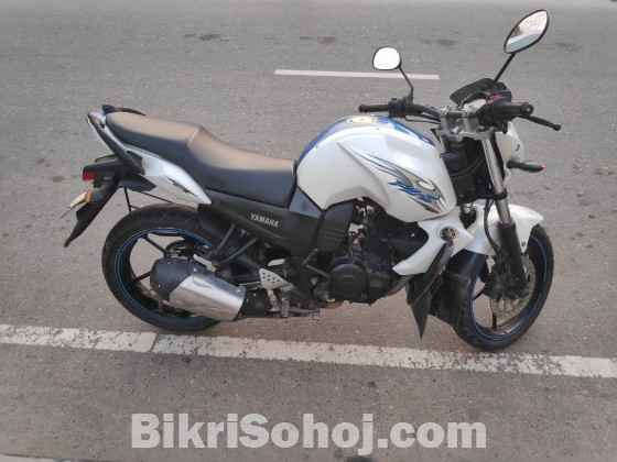 YAMAHA FZS